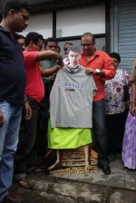 MLA Krishna Hegde makes nude Aaamir wear t-shirt in Parle on 9th Aug 2014
